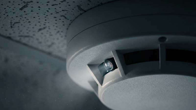 Скрытая мини-камера в датчике дыма на потолке